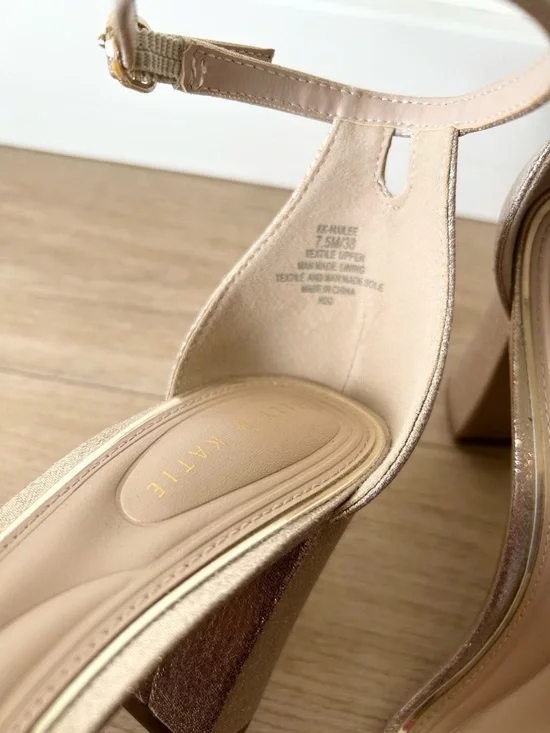 Kelly & Katie Hailee Gold Block Heels - Picture 6 of 7